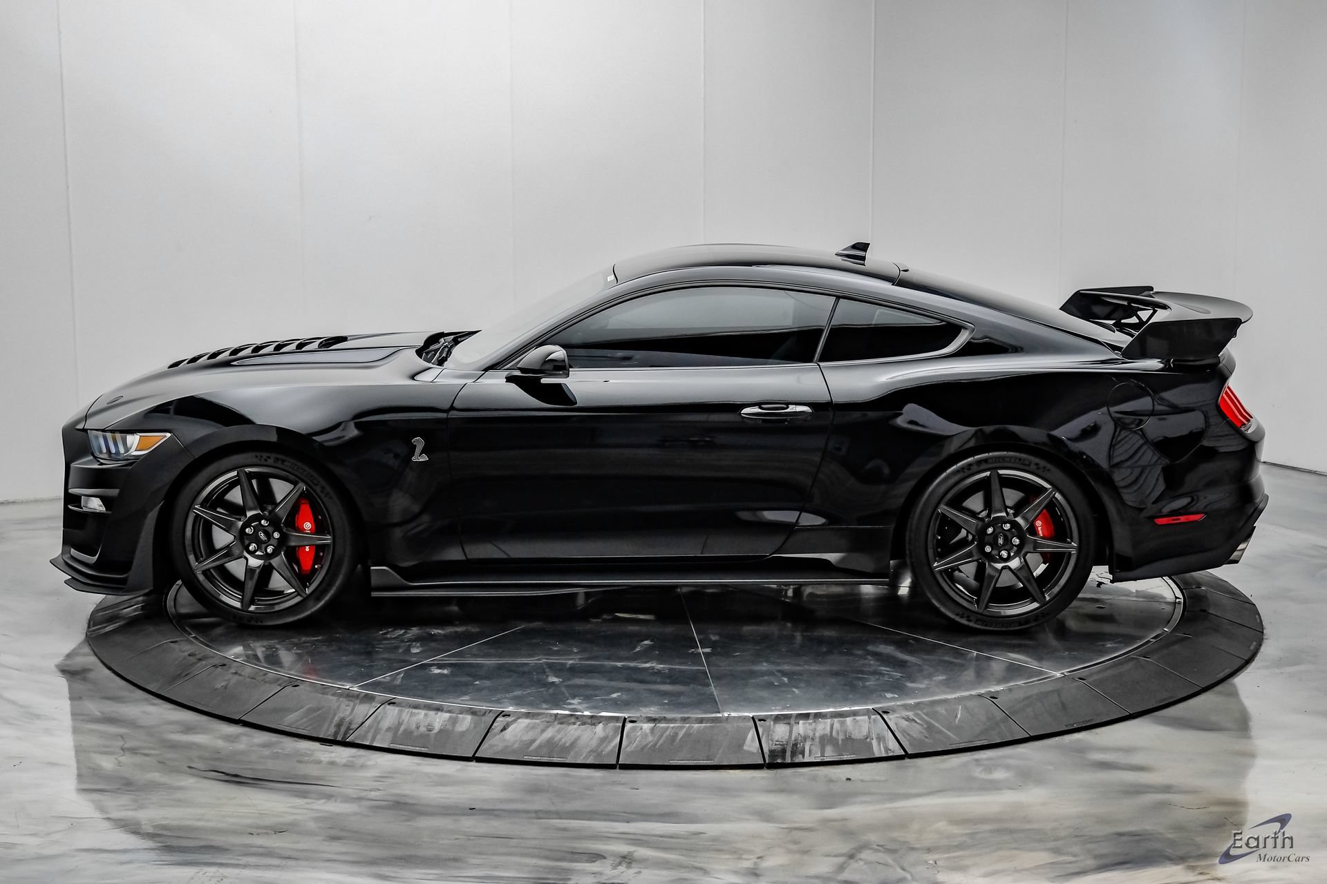 Used 2021 Ford Mustang Shelby GT500 w/ Carbon Fiber Track Pack RWD image 9
