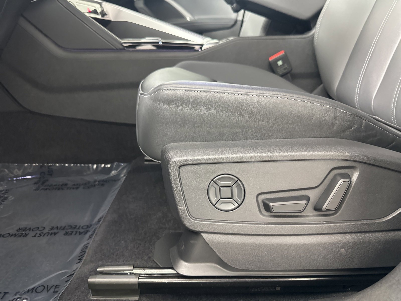 Certified 2025 Audi Q5 2.0T Premium Plus w/ Premium Plus image 12