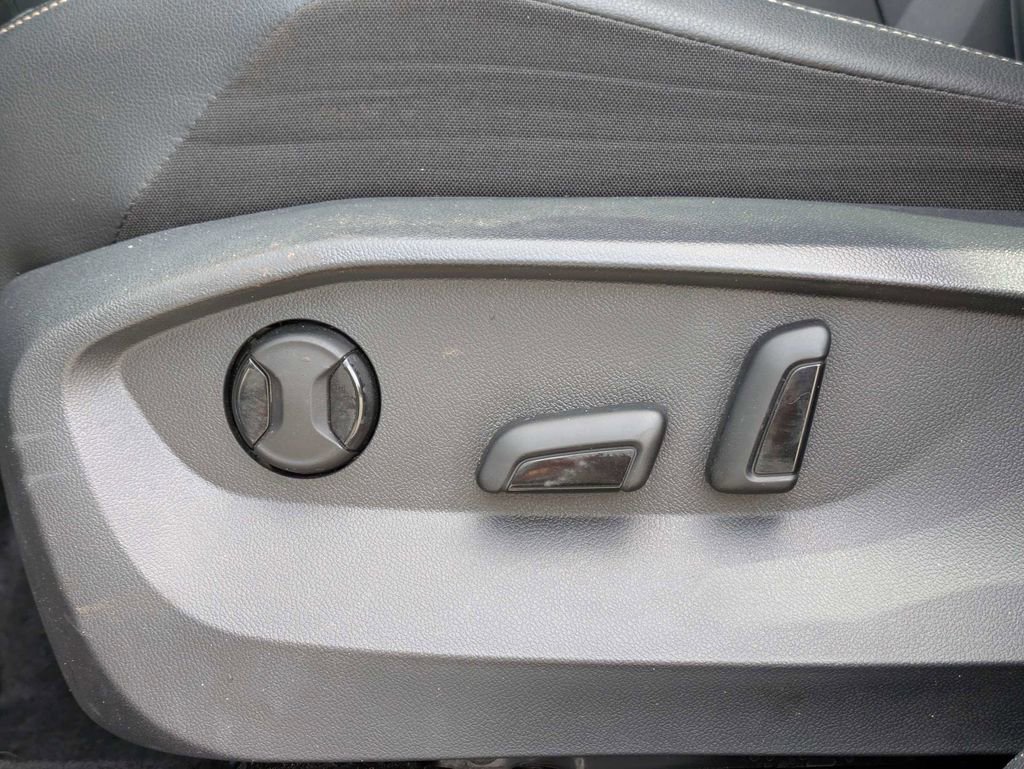 Used 2023 Volkswagen Tiguan SE R-Line image 27