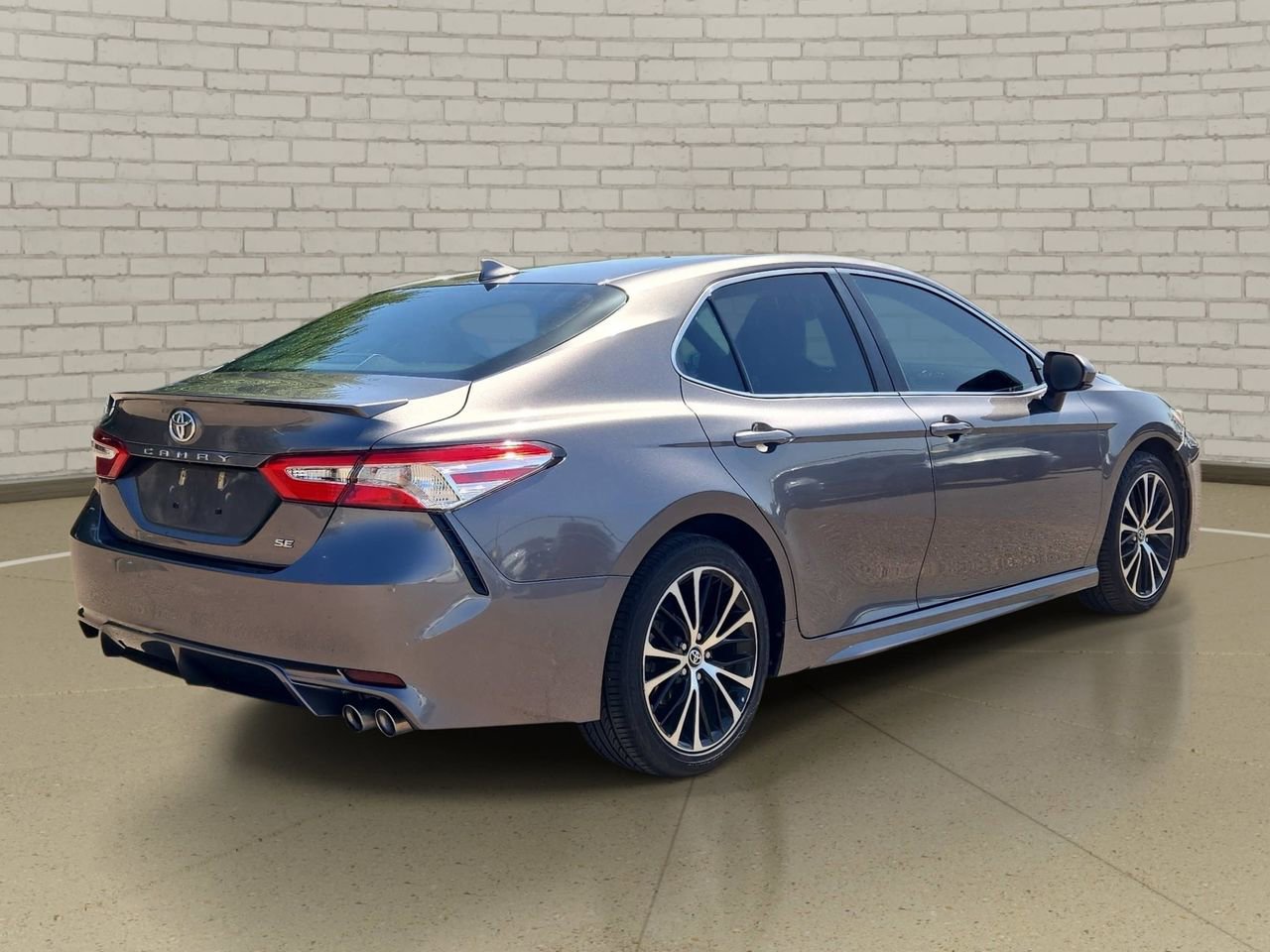 Used 2020 Toyota Camry SE w/ Carpet Mat Package FWD image 5