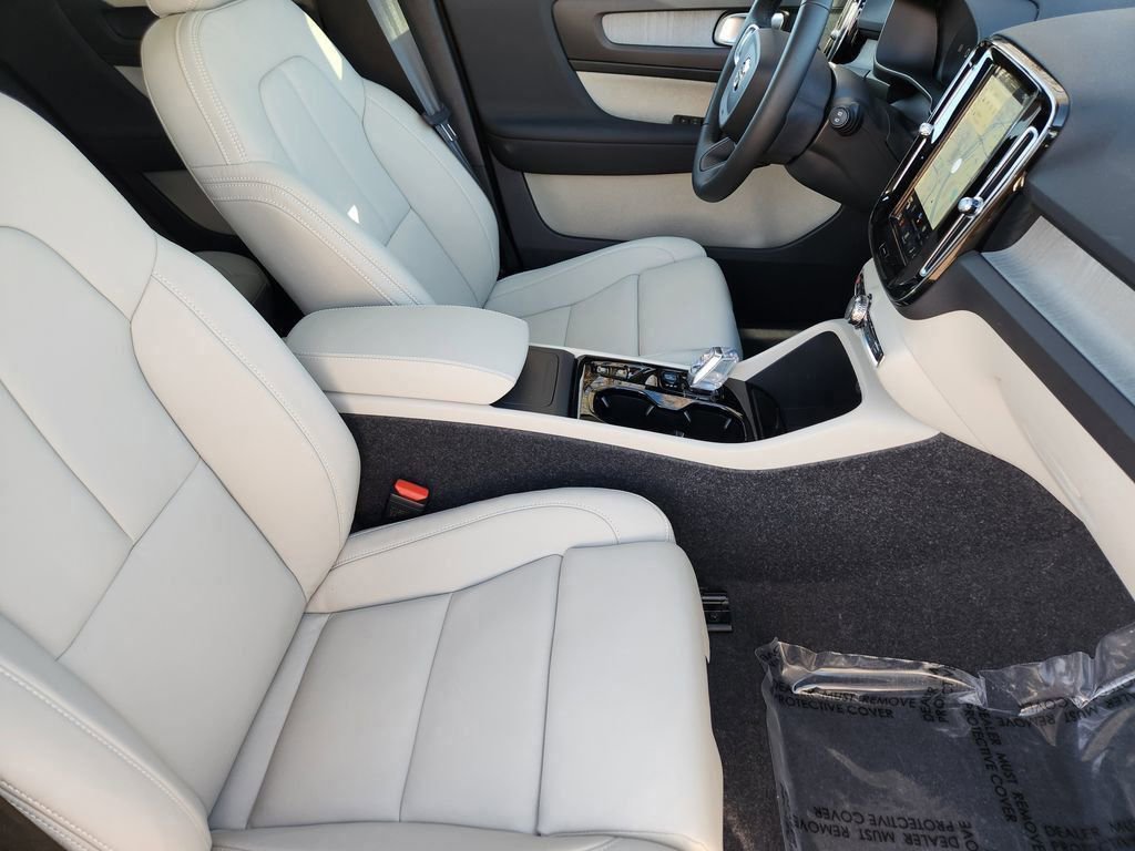 New 2026 Volvo XC40 B5 Plus w/ Protection Package Premier image 4