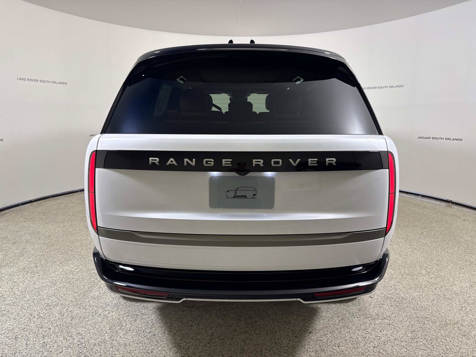 New 2026 Land Rover Range Rover Long Wheelbase SE AWD/4WD image 4