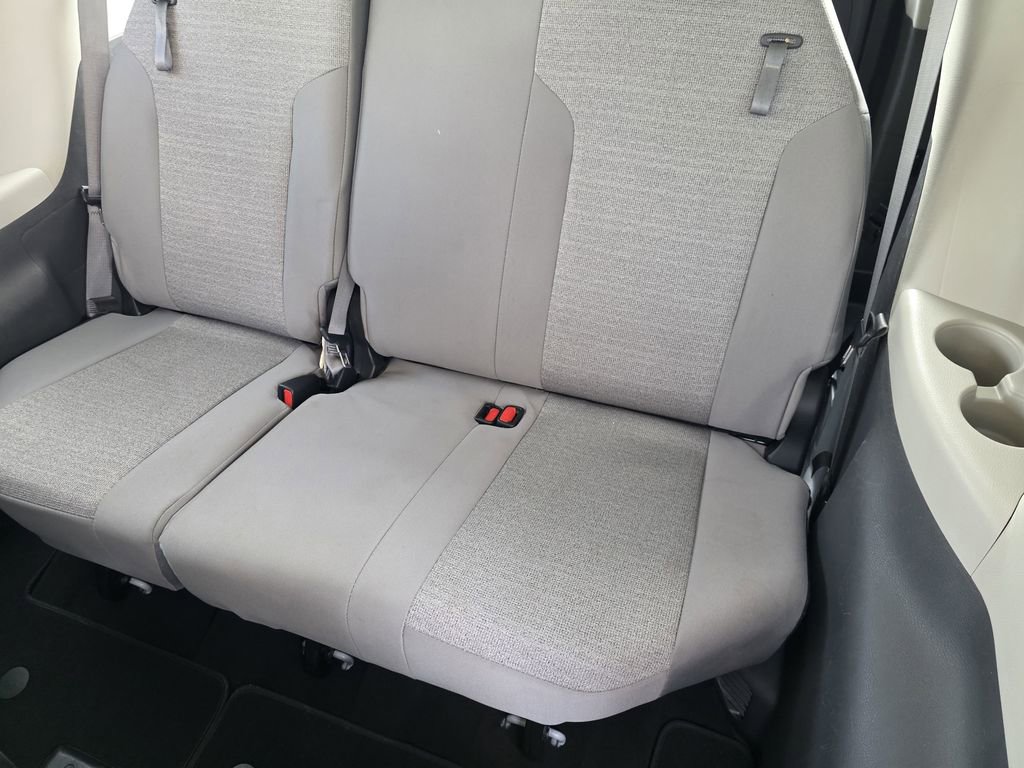 Used 2021 Toyota Sienna LE image 20