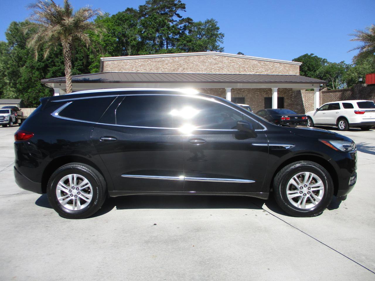 Used 2018 Buick Enclave Essence FWD image 19