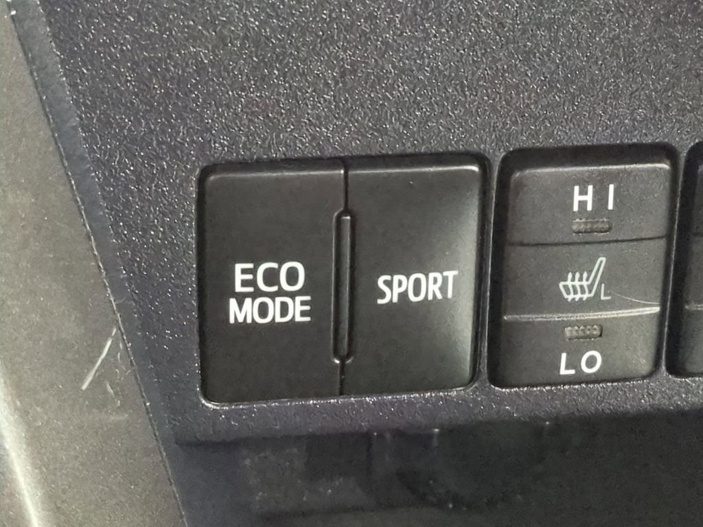 Used 2016 Toyota RAV4 SE FWD image 30