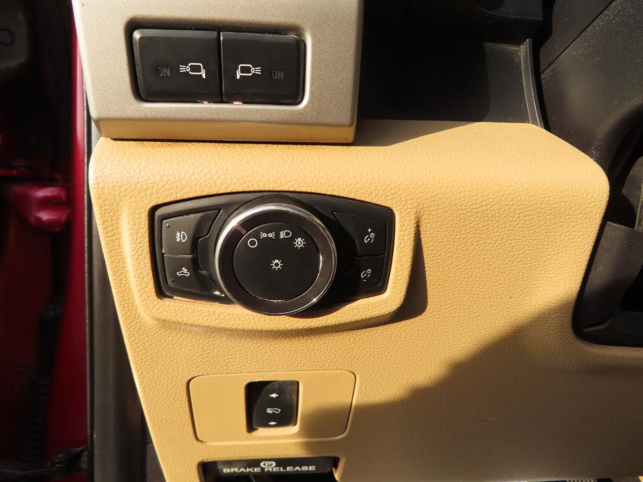 Used 2017 Ford F350 Lariat w/ Chrome Package image 31