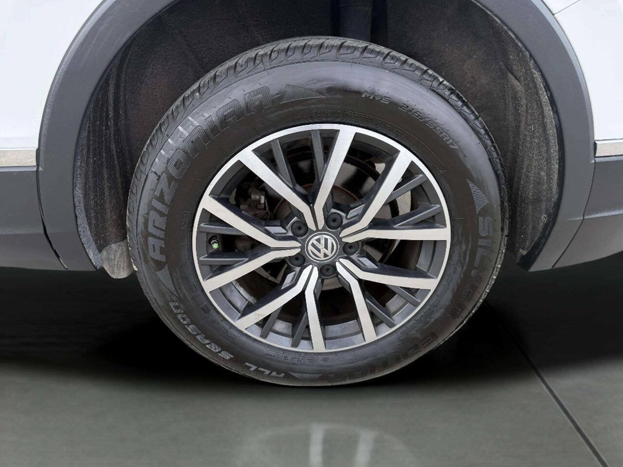 Used 2020 Volkswagen Tiguan SE w/ Panoramic Sunroof Package AWD/4WD image 21