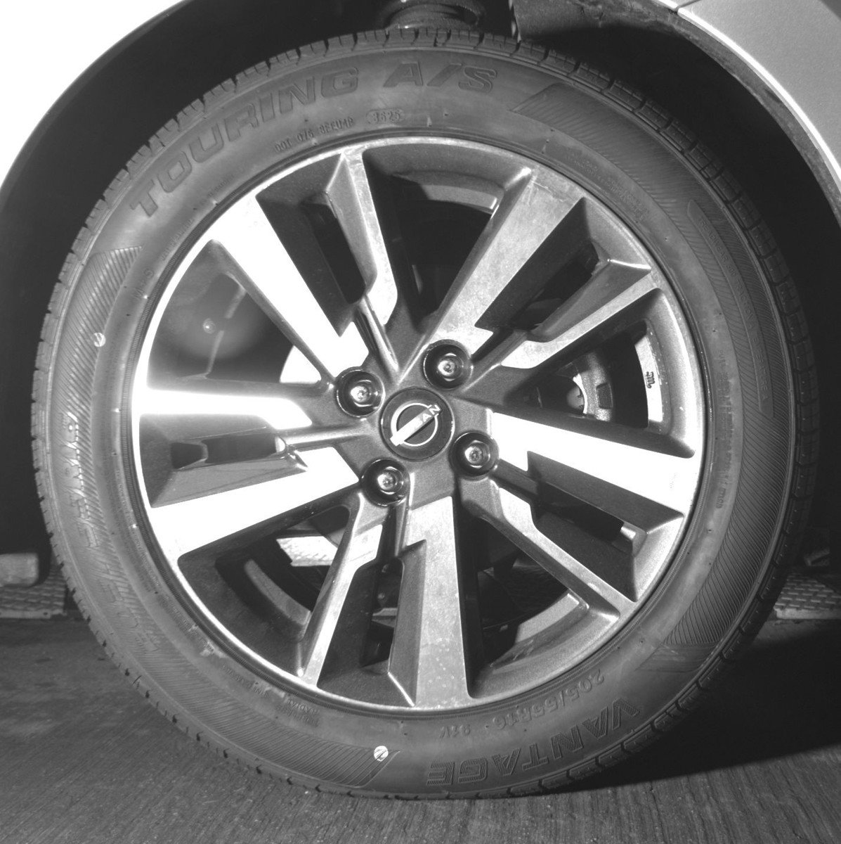 Used 2025 Nissan Versa SV image 13