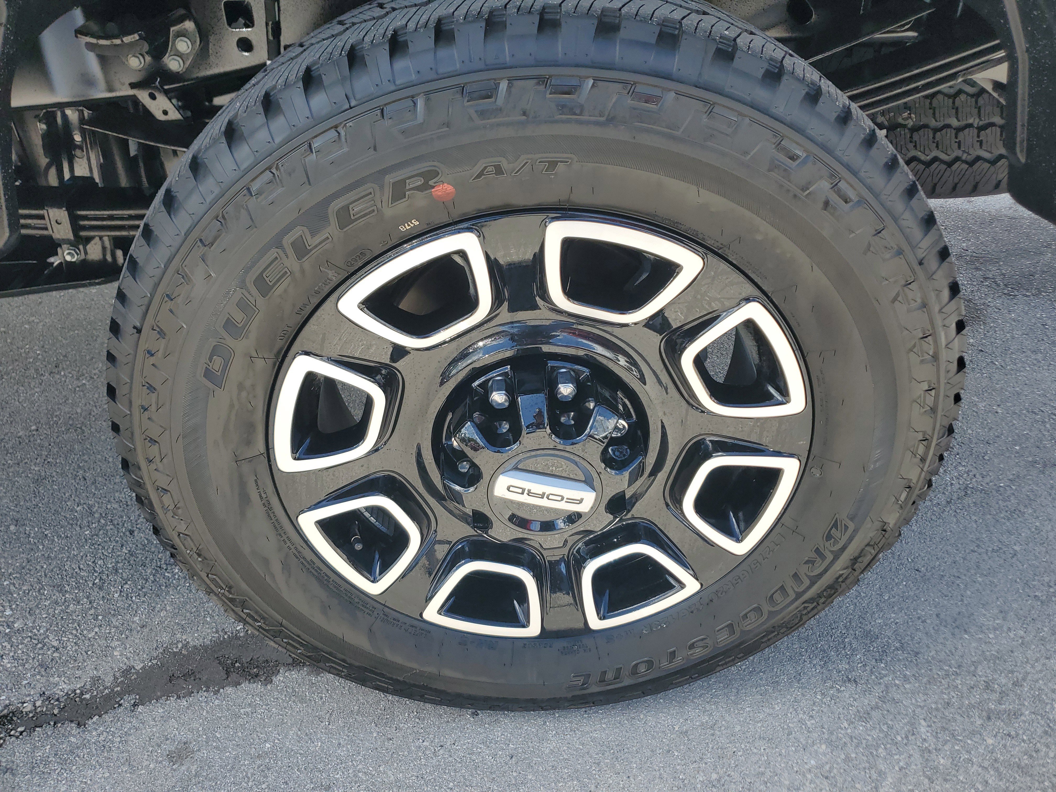 New 2026 Ford F350 Platinum w/ FX4 Off-Road Package AWD/4WD image 7