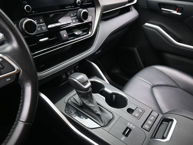 Used 2021 Toyota Highlander XLE image 22