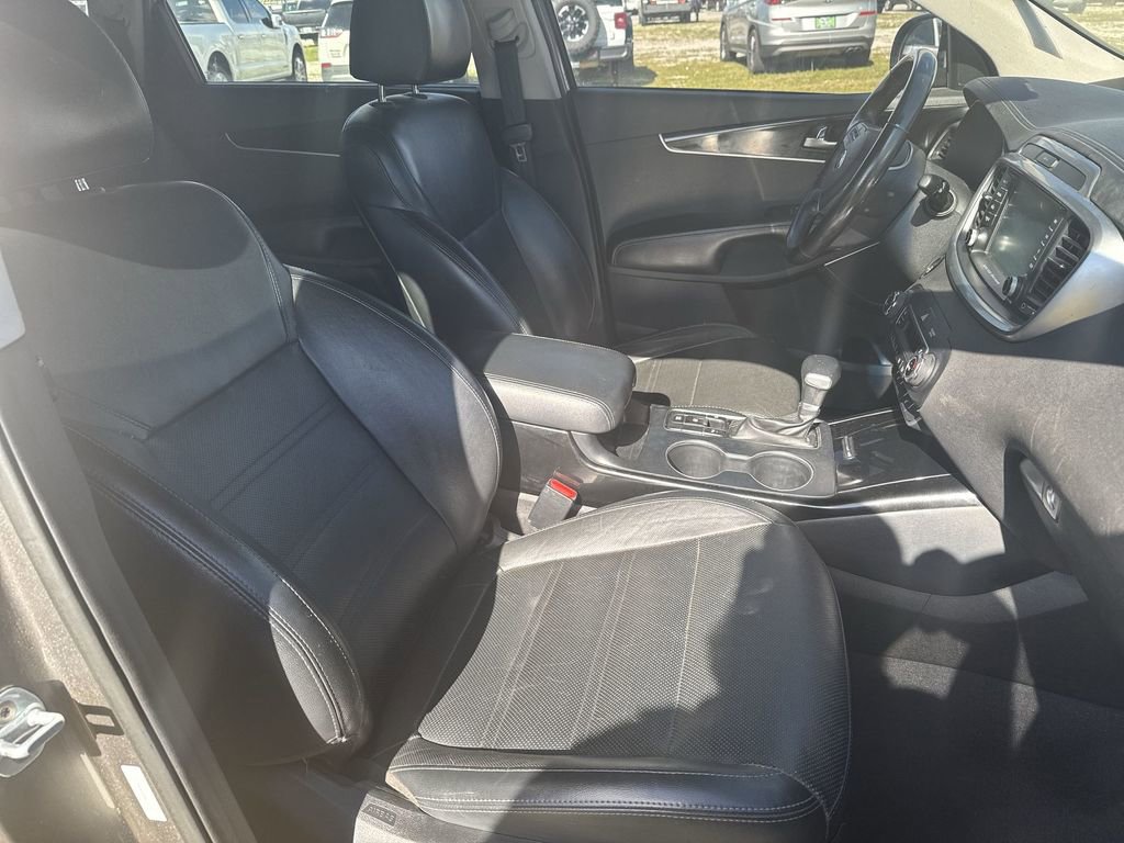 Used 2019 Kia Sorento SX image 27