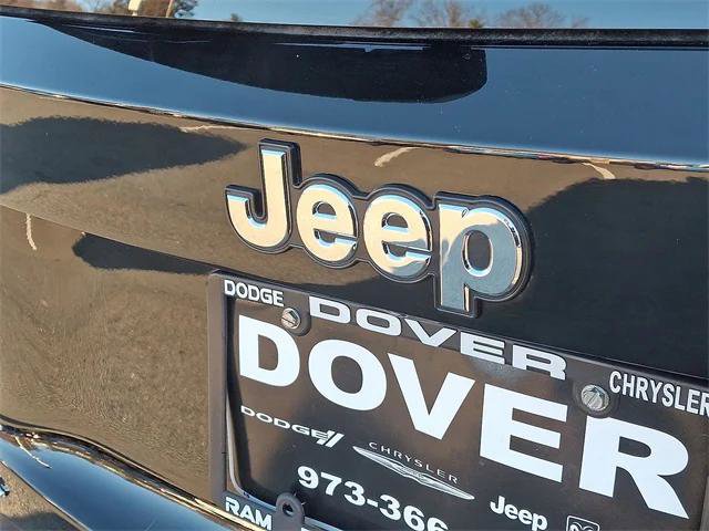 Certified 2023 Jeep Renegade Latitude w/ Sun/Sound Group image 23