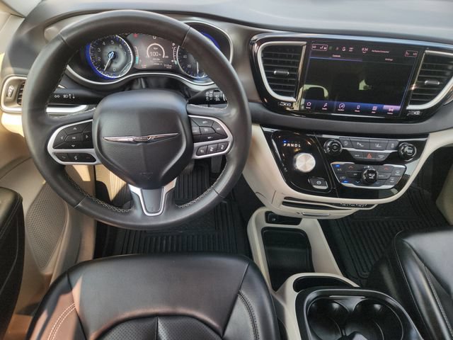 Used 2023 Chrysler Pacifica Touring-L FWD image 29