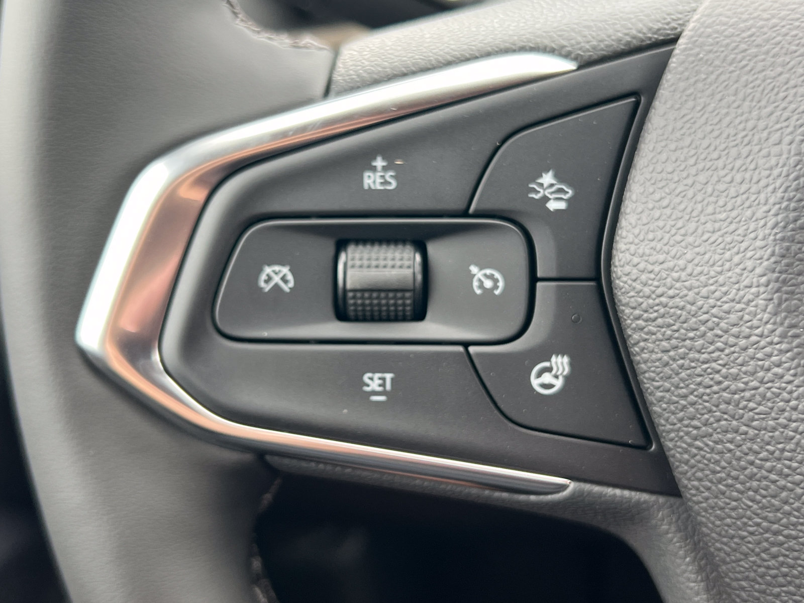 New 2026 Chevrolet Trax ACTIV w/ Sunroof Package FWD image 19