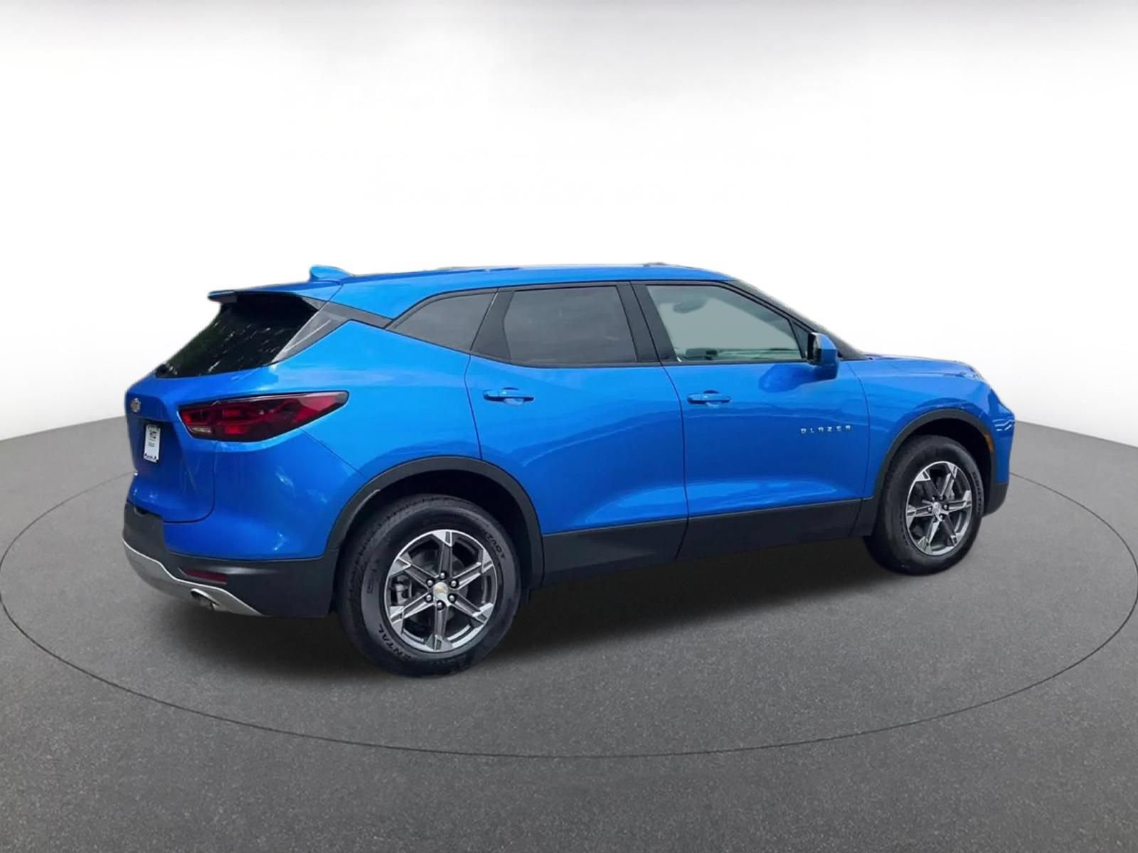 Used 2025 Chevrolet Blazer LT FWD image 12