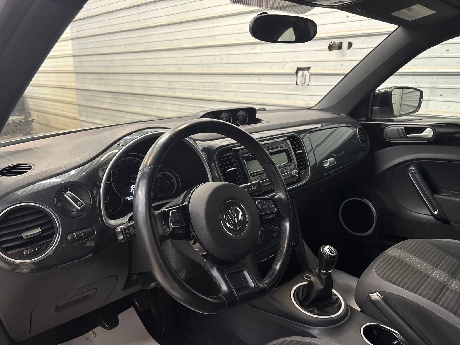 Used 2014 Volkswagen Beetle R-Line FWD image 10