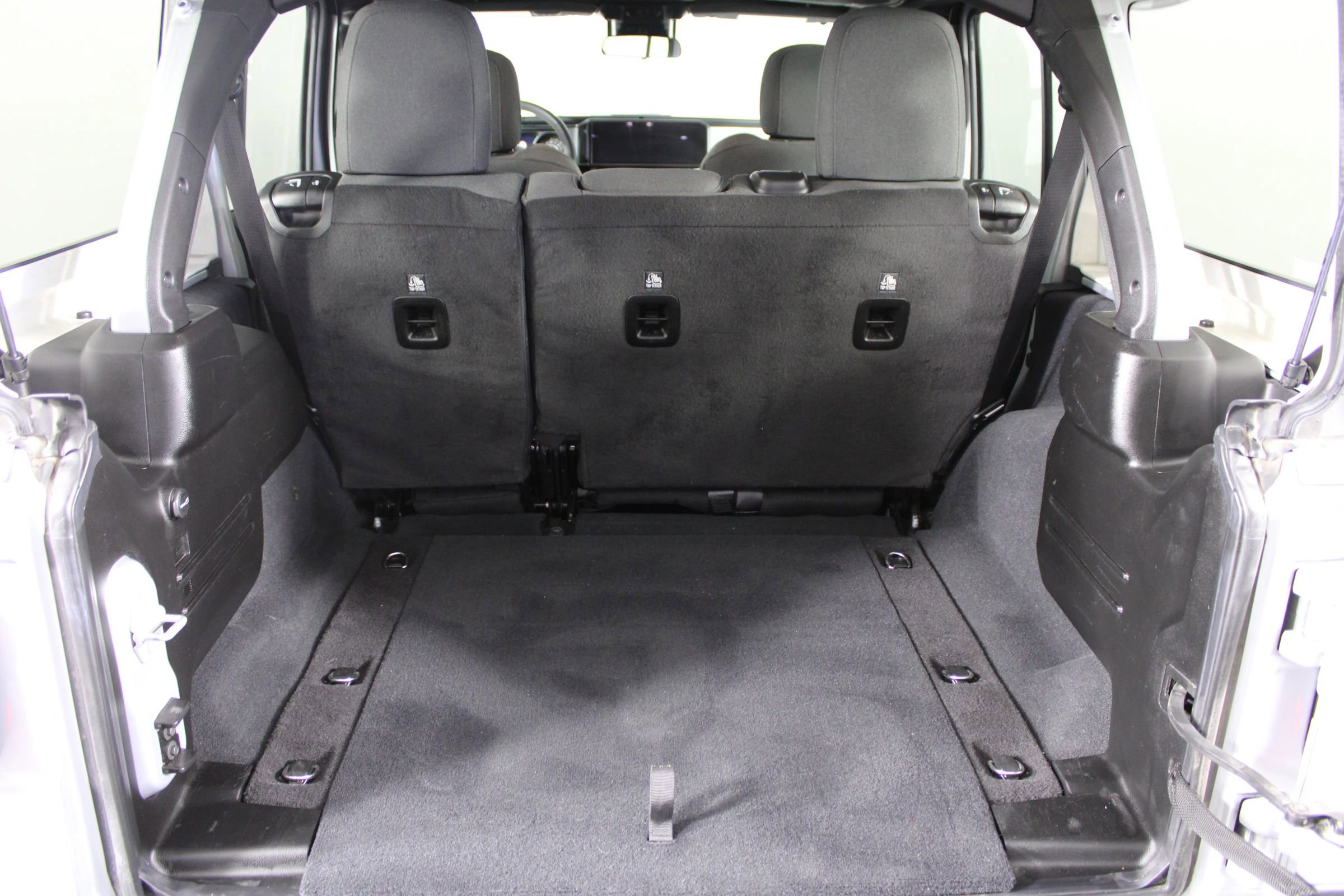 Used 2024 Jeep Wrangler Unlimited Sahara image 27