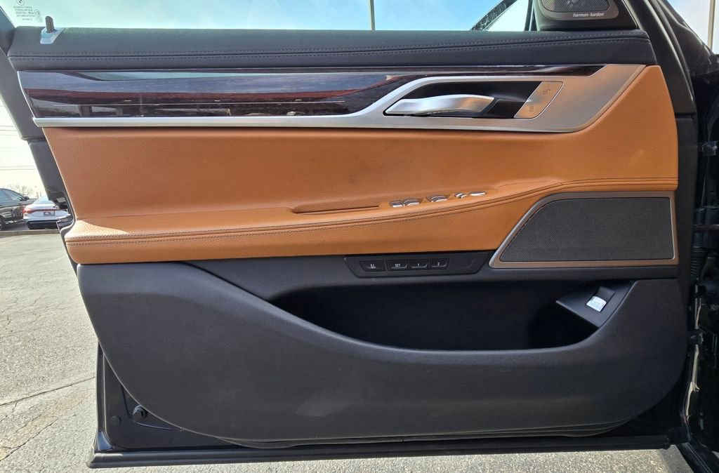 Used 2021 BMW 740i xDrive 740i xDrive w/ M Sport Package image 14