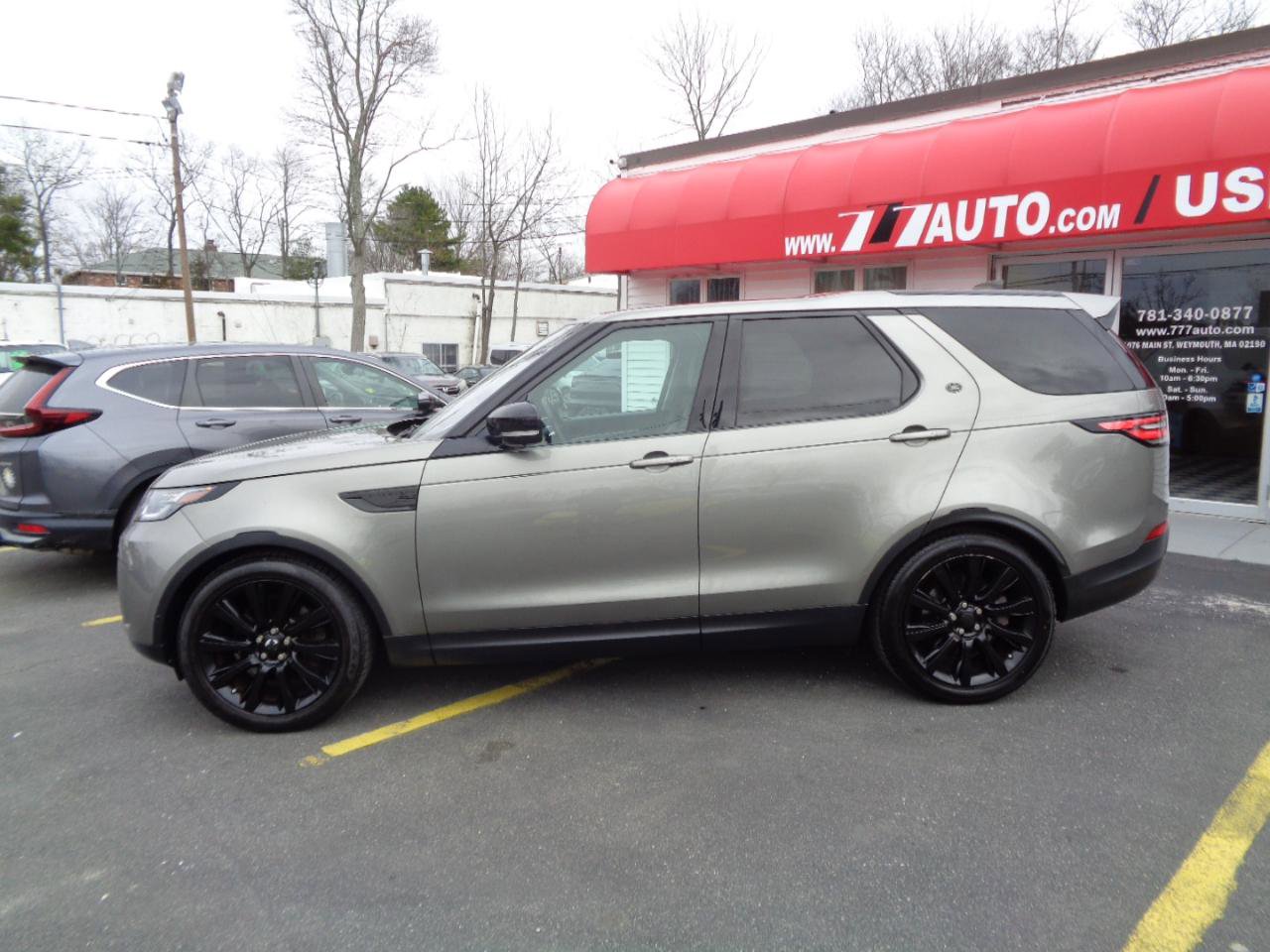 Used 2017 Land Rover Discovery First Edition image 12