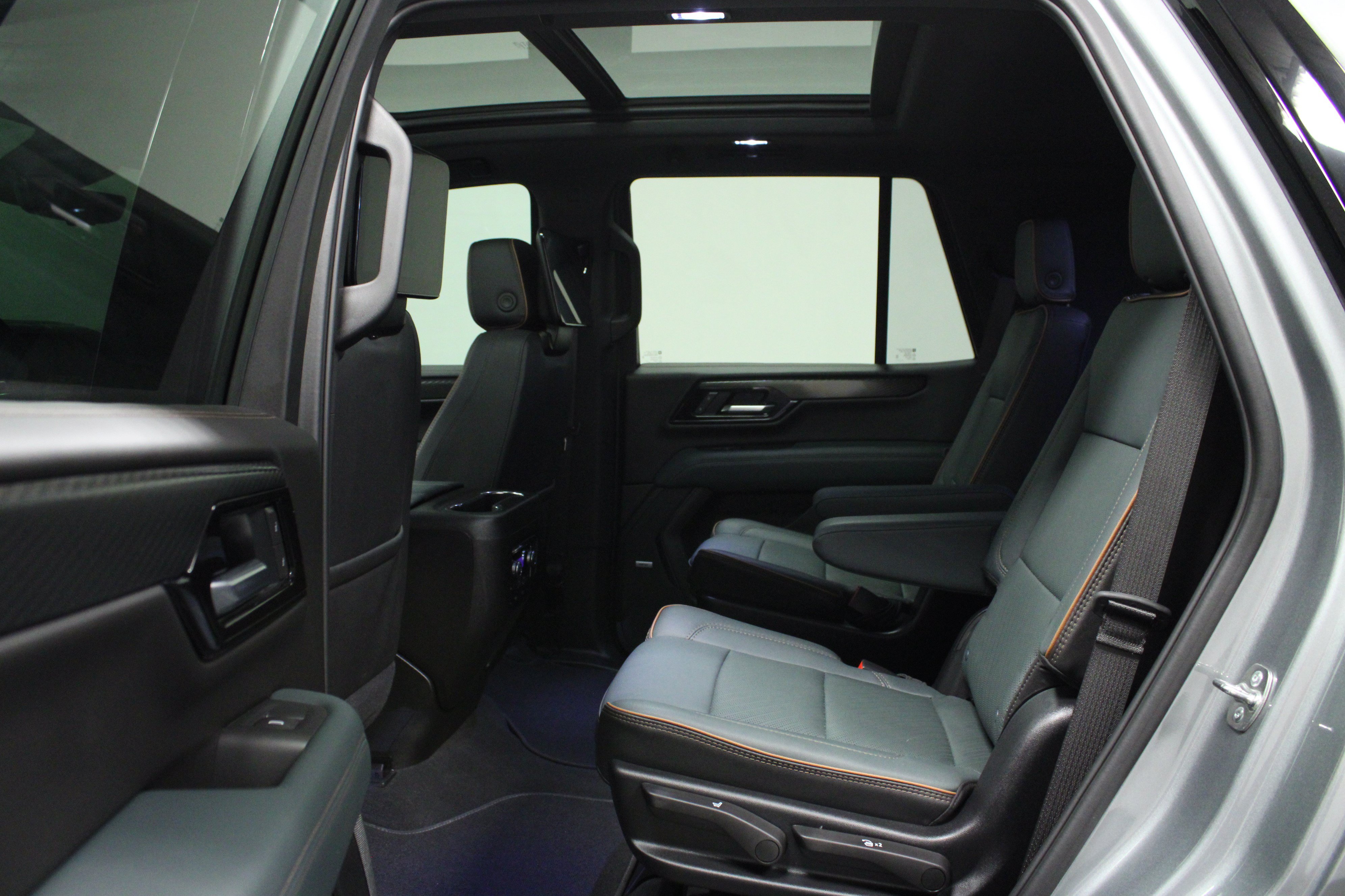 Used 2026 GMC Yukon AT4 w/ AT4 Premium Plus Package AWD/4WD image 14