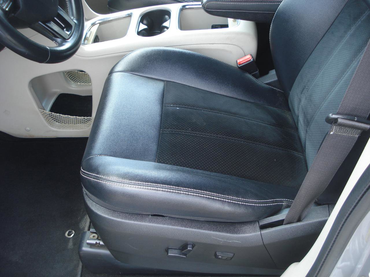 Used 2018 Dodge Grand Caravan SXT image 14