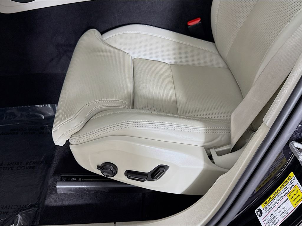 Used 2023 Volvo XC60 B5 Ultimate w/ Climate Package image 20