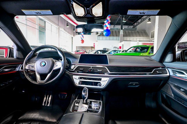 Used 2019 BMW 750i xDrive w/ M Sport Package AWD/4WD image 25