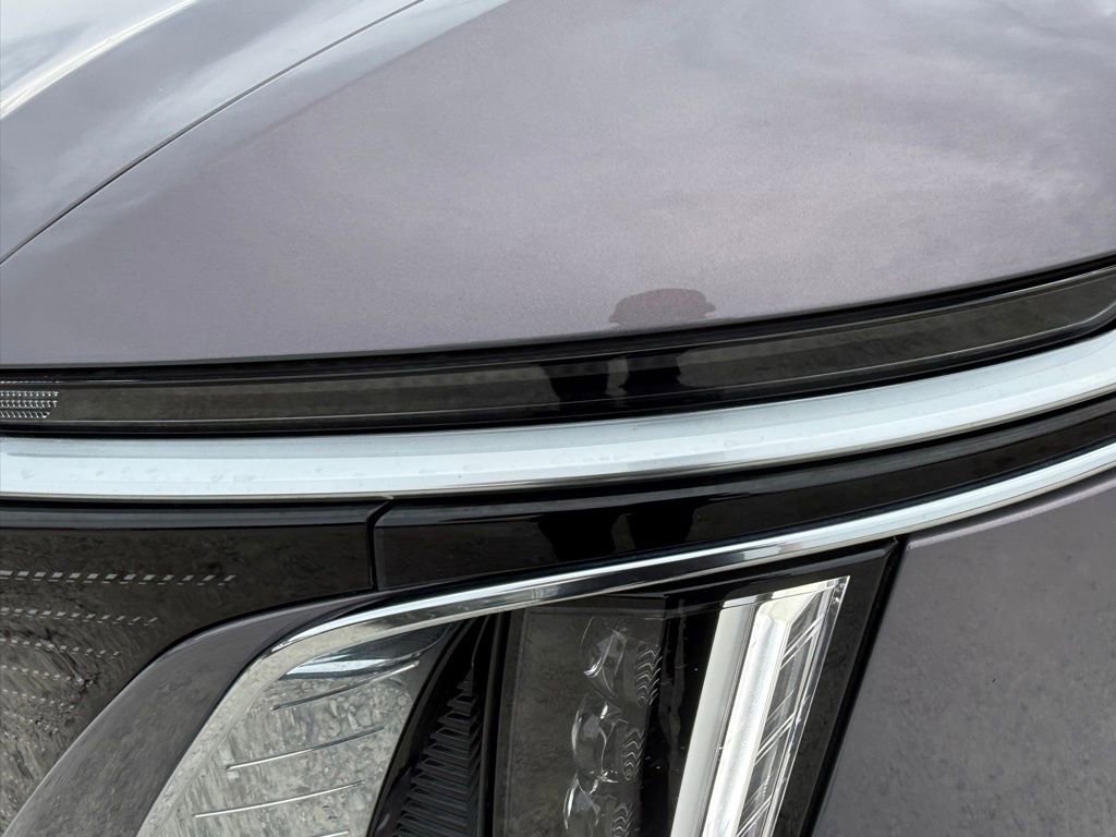 Certified 2025 Cadillac Lyriq Luxury w/ LPO, Floor Liner Package AWD/4WD image 9