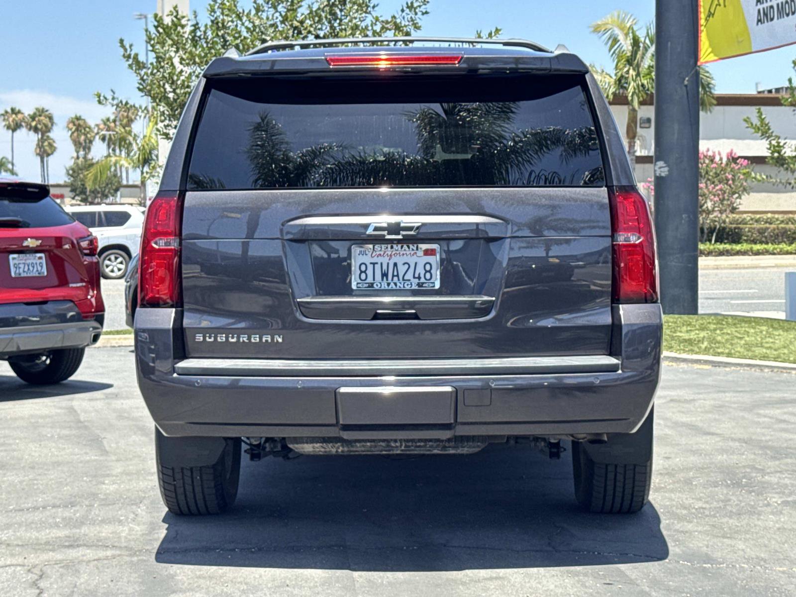 Used 2018 Chevrolet Suburban LT RWD image 6