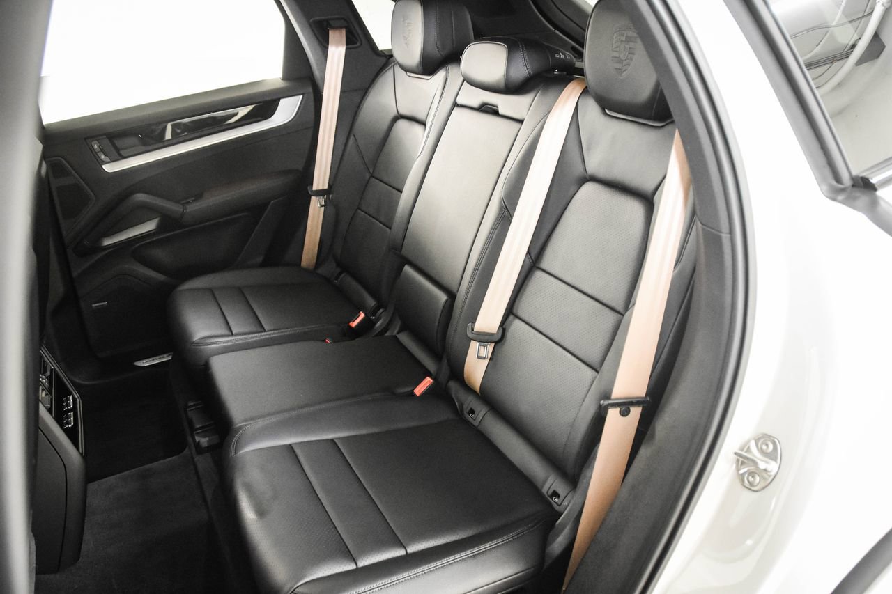 Certified 2025 Porsche Cayenne AWD/4WD image 22