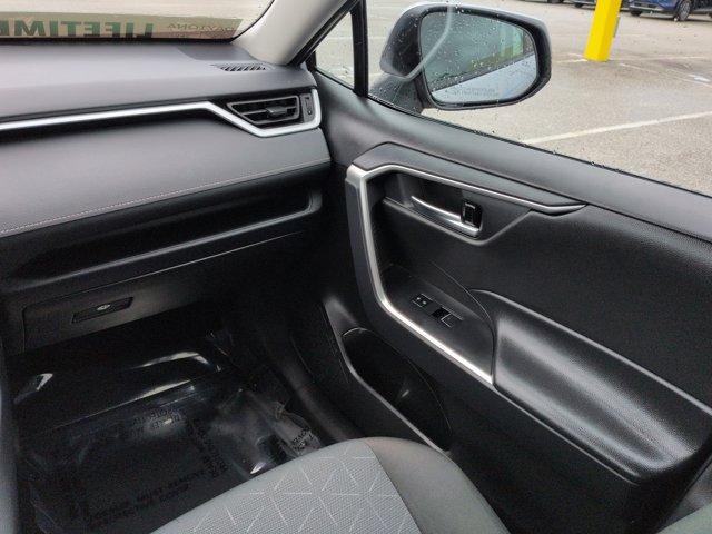 Used 2025 Toyota RAV4 XLE FWD image 18