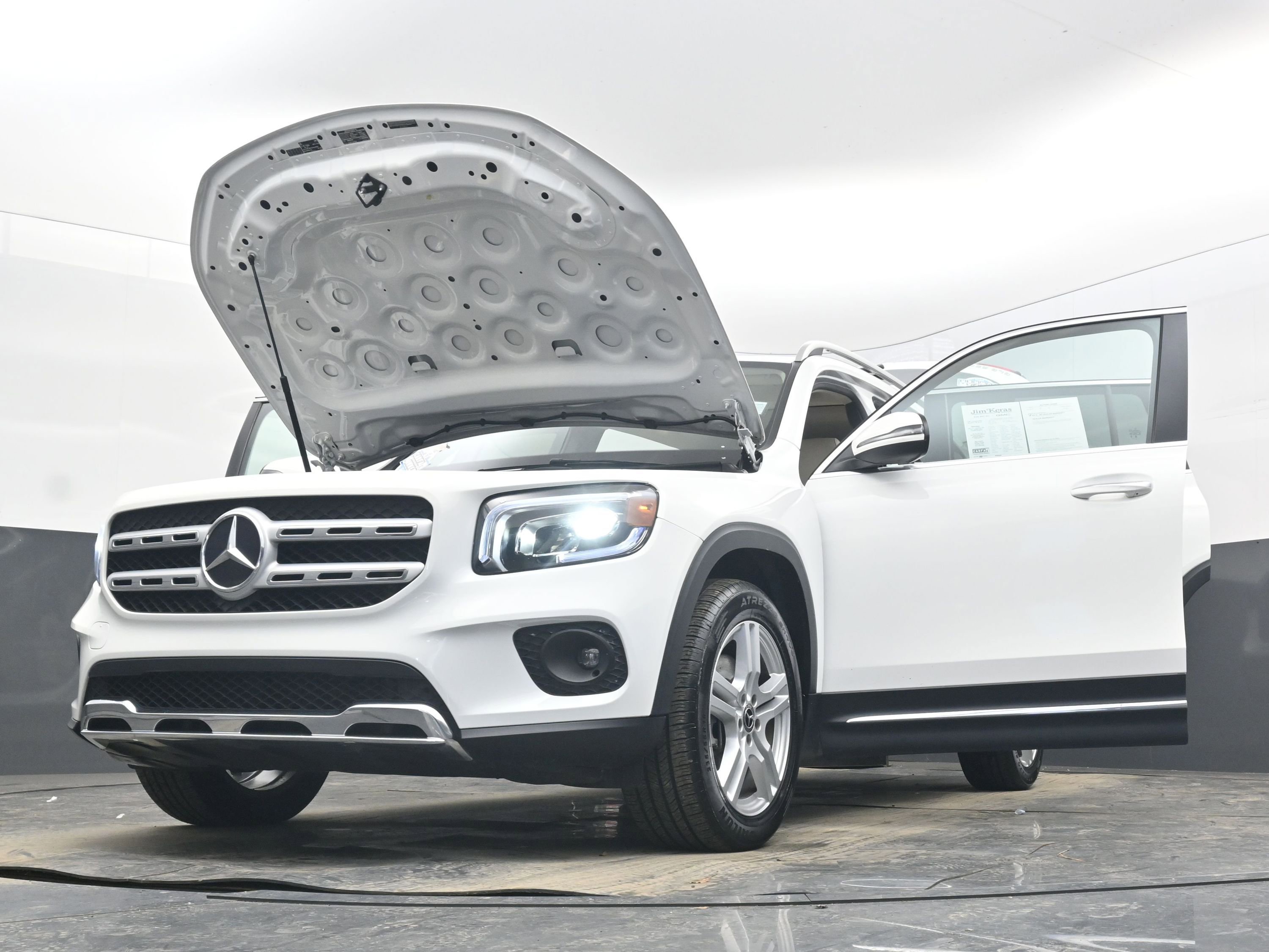 Used 2023 Mercedes-Benz GLB 250 4MATIC w/ Premium Package image 41