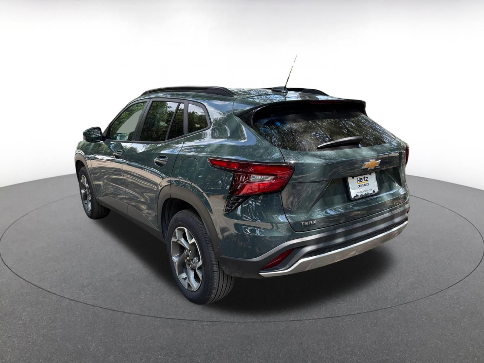Used 2025 Chevrolet Trax LT w/ LT Convenience Package FWD image 5