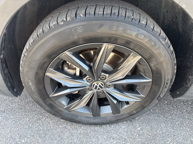 Used 2024 Volkswagen Tiguan SE AWD/4WD image 10