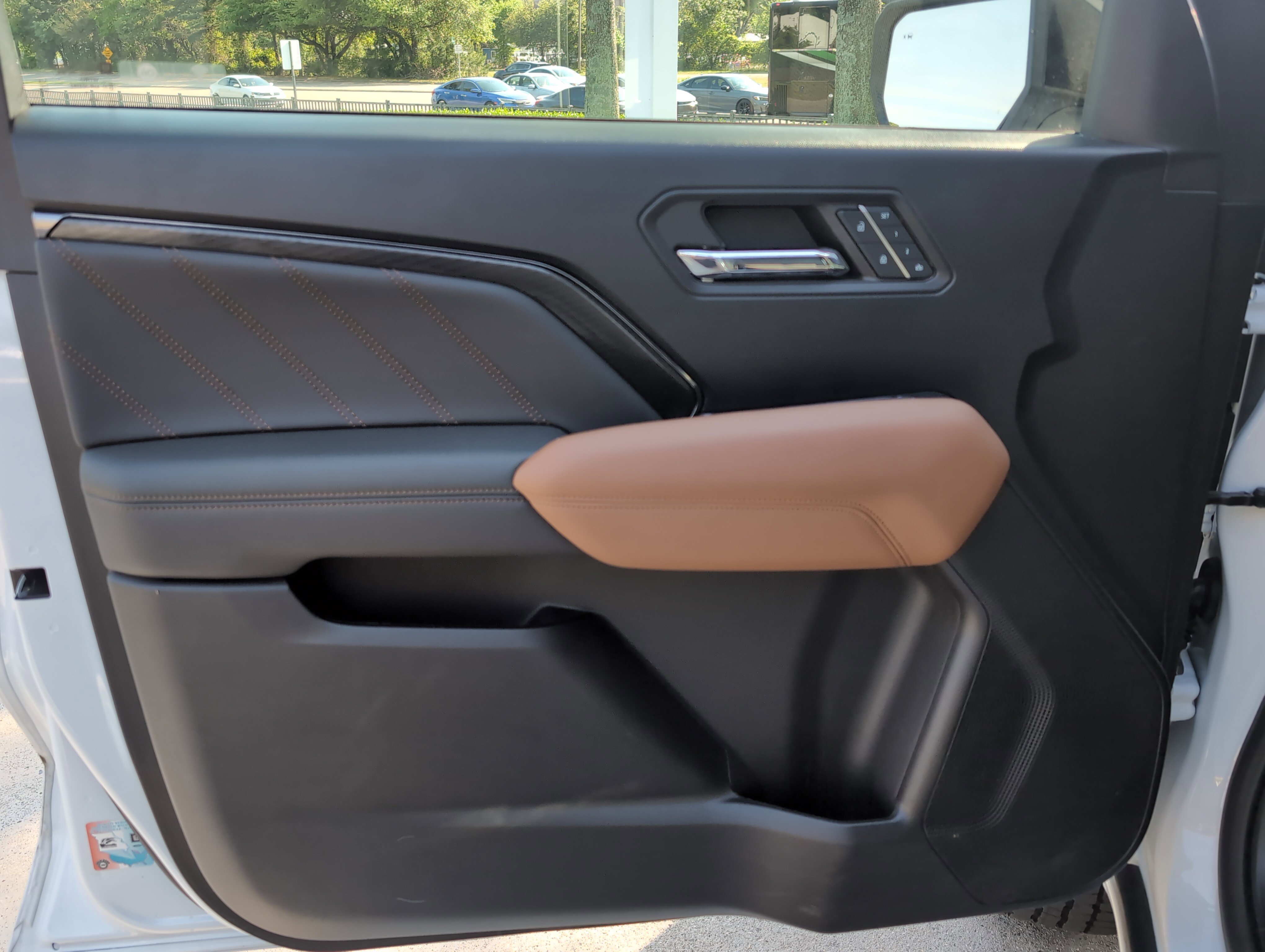 Used 2024 GMC Canyon AT4 w/ AT4 Premium Package AWD/4WD image 14