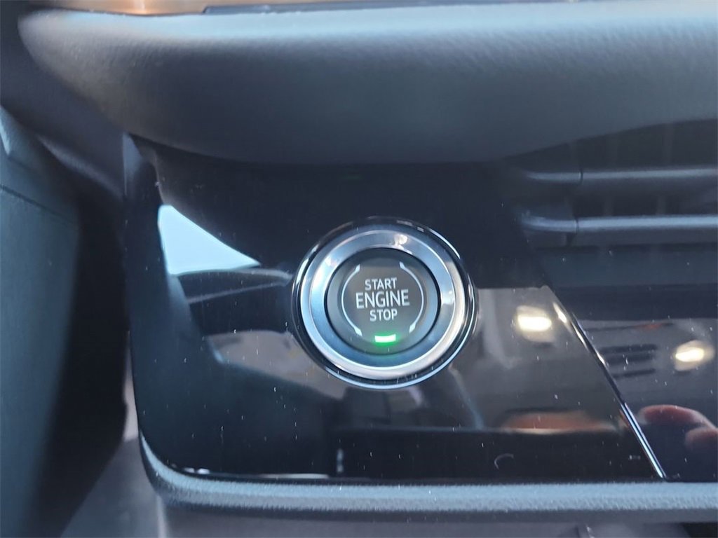 Certified 2025 Buick Envision Avenir image 17