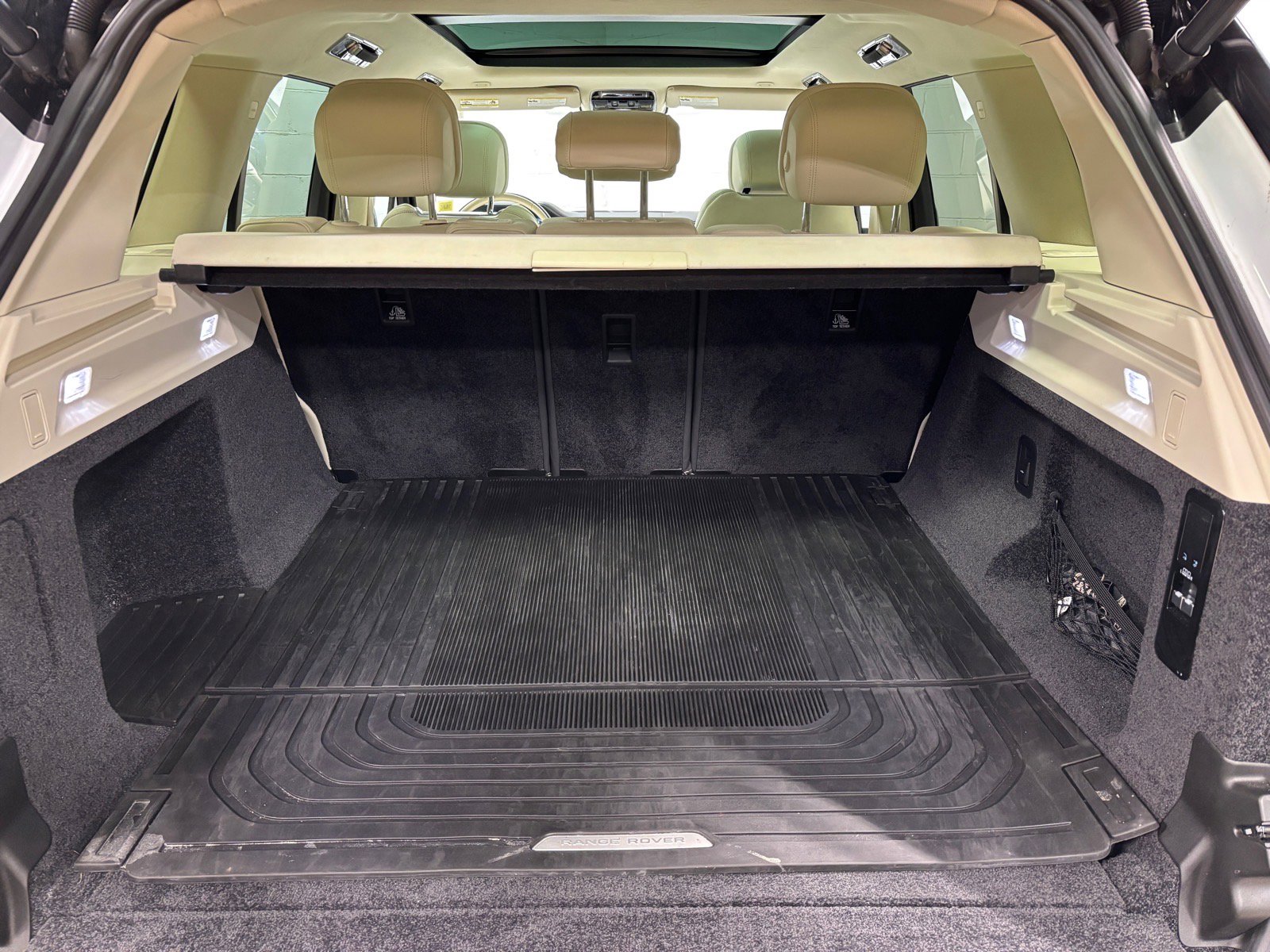Used 2023 Land Rover Range Rover SE image 41