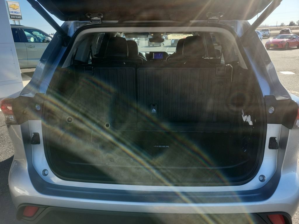 Used 2023 Toyota Highlander XLE image 23