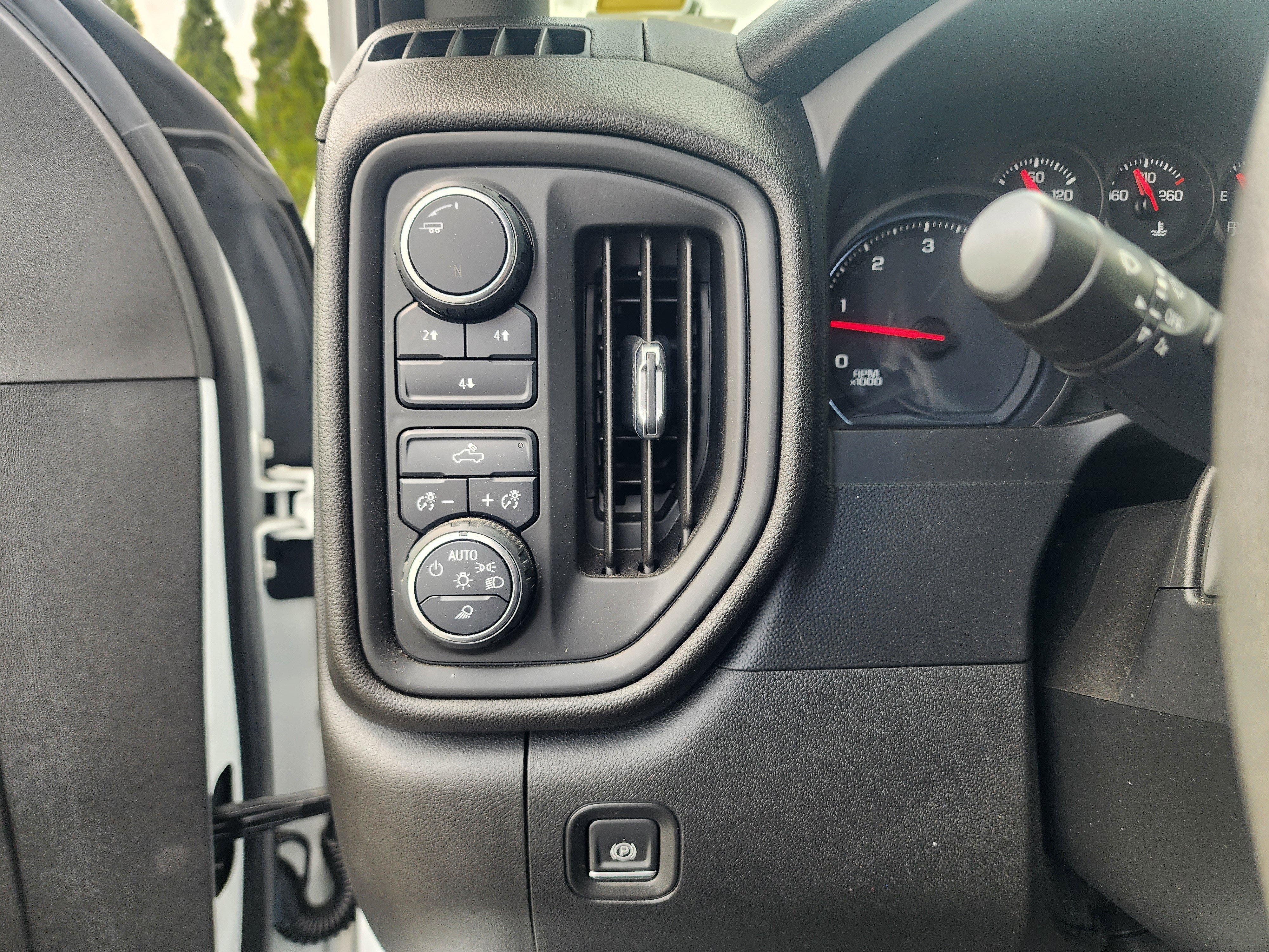 Used 2021 Chevrolet Silverado 2500 Custom w/ Custom Value Package image 27