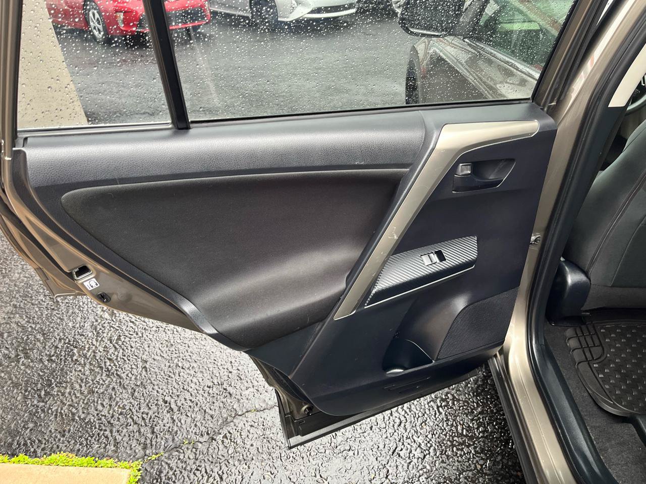 Used 2013 Toyota RAV4 XLE AWD/4WD image 22
