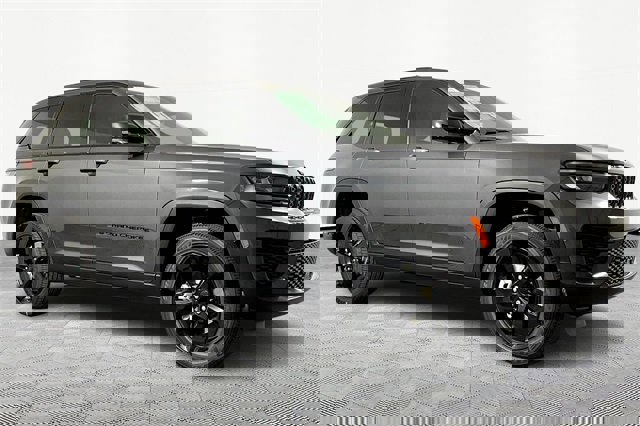 New 2025 Jeep Grand Cherokee Altitude image 3