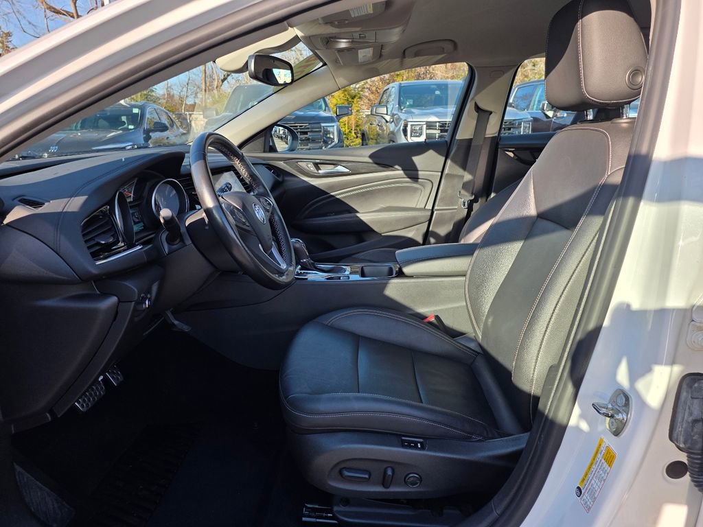 Used 2018 Buick Regal Essence w/ Driver Confidence Package #1 image 18