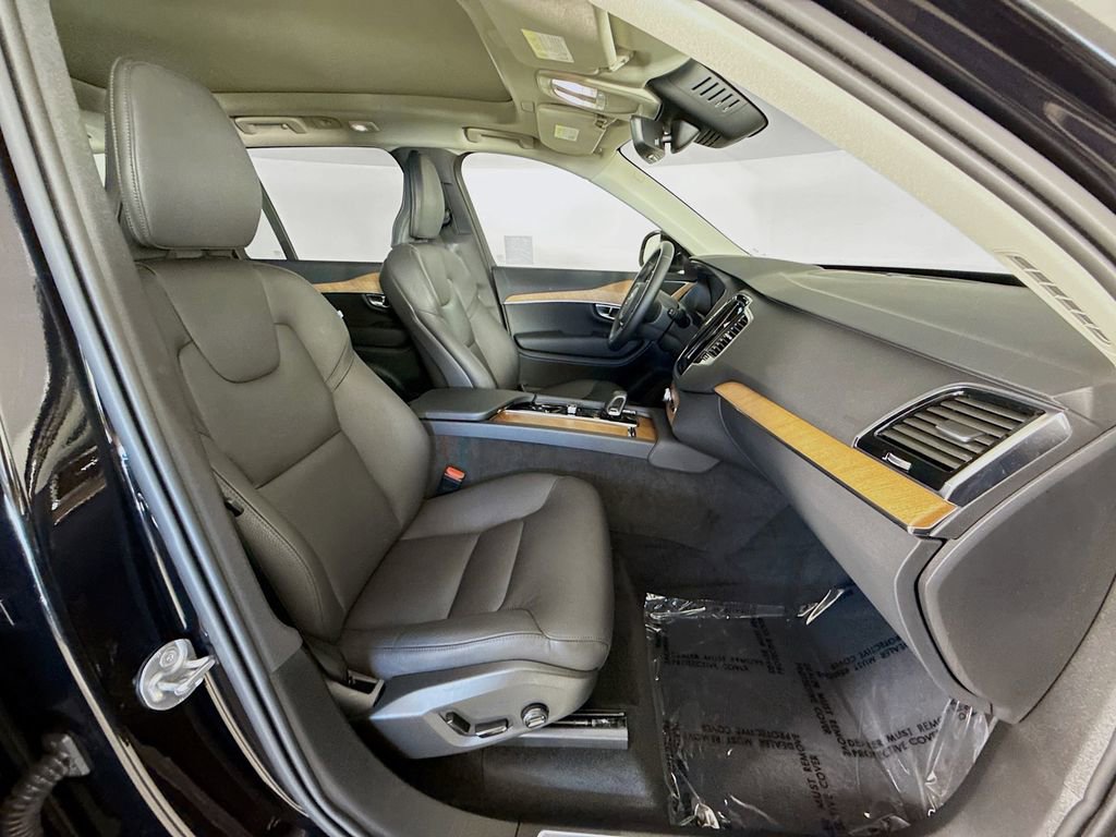 Certified 2025 Volvo XC90 B6 Plus AWD/4WD image 30