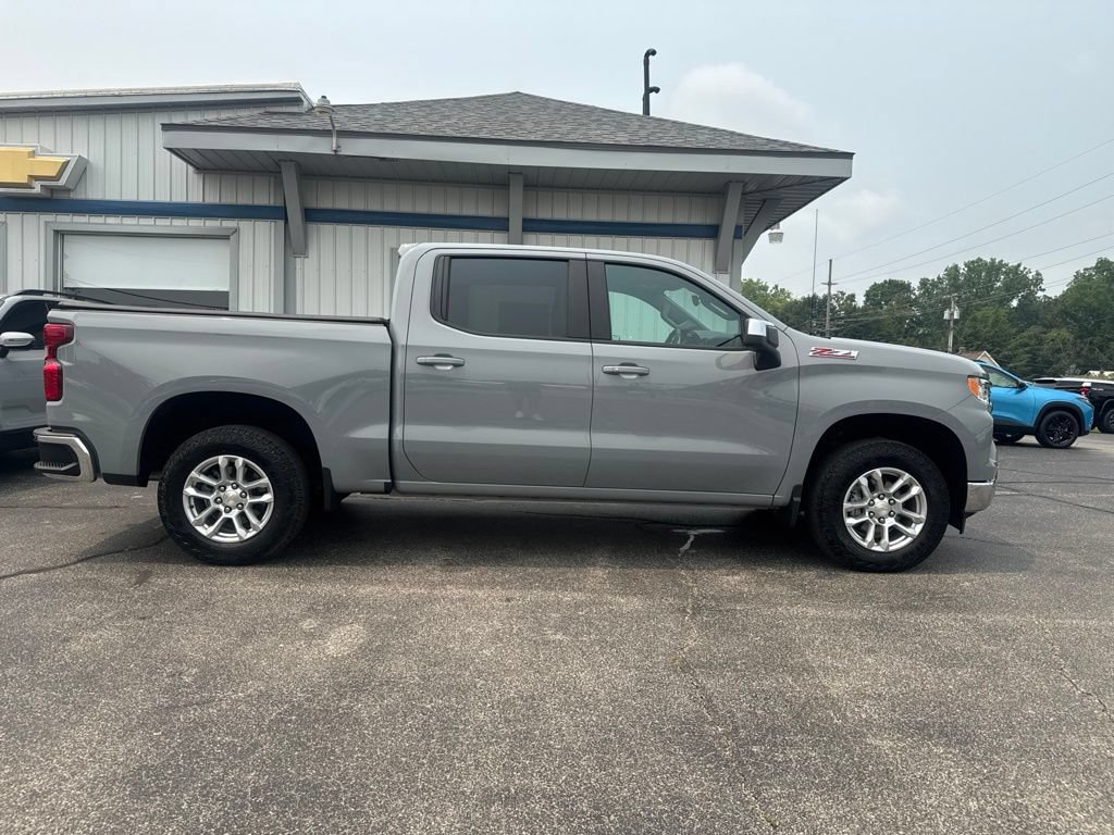 Used 2024 Chevrolet Silverado 1500 LT AWD/4WD image 8