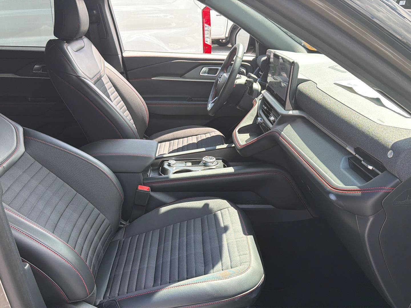Used 2026 Ford Explorer ST-Line w/ Premium Package RWD image 3
