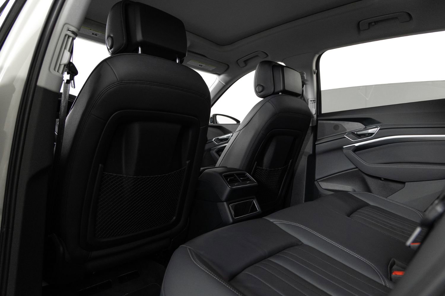 Used 2021 Audi e-tron Premium w/ Convenience Plus Package image 17