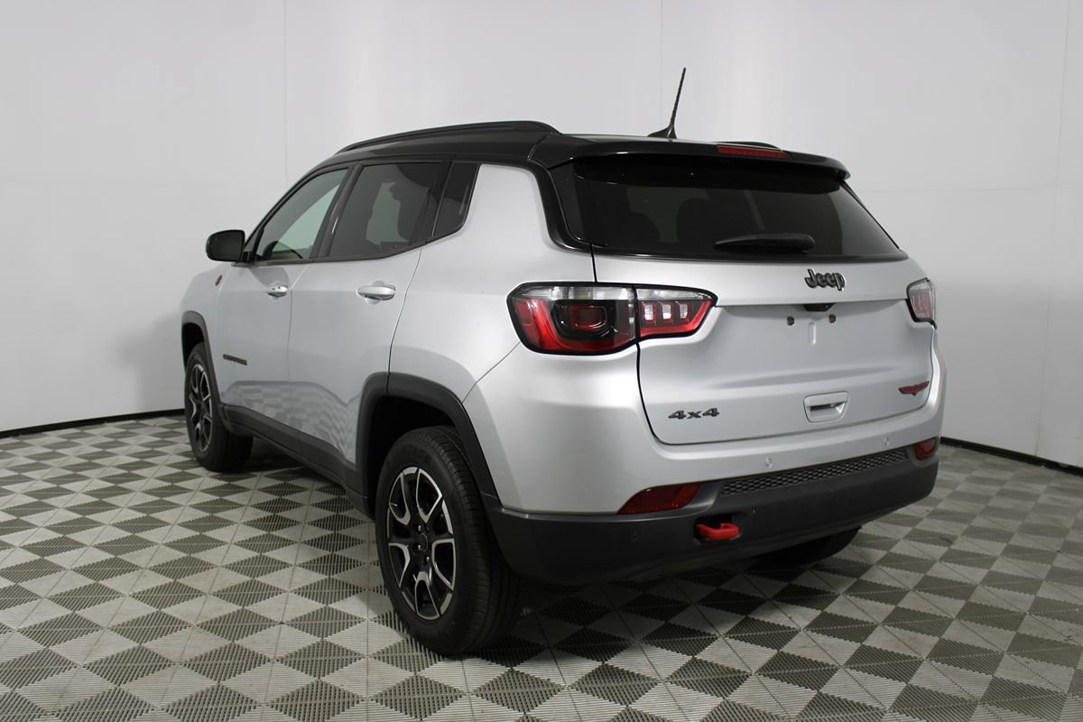 Used 2025 Jeep Compass Trailhawk AWD/4WD image 4