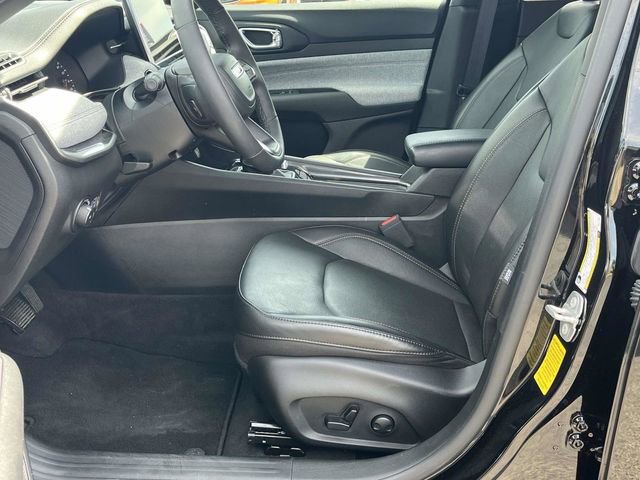 Used 2023 Jeep Compass Latitude image 13