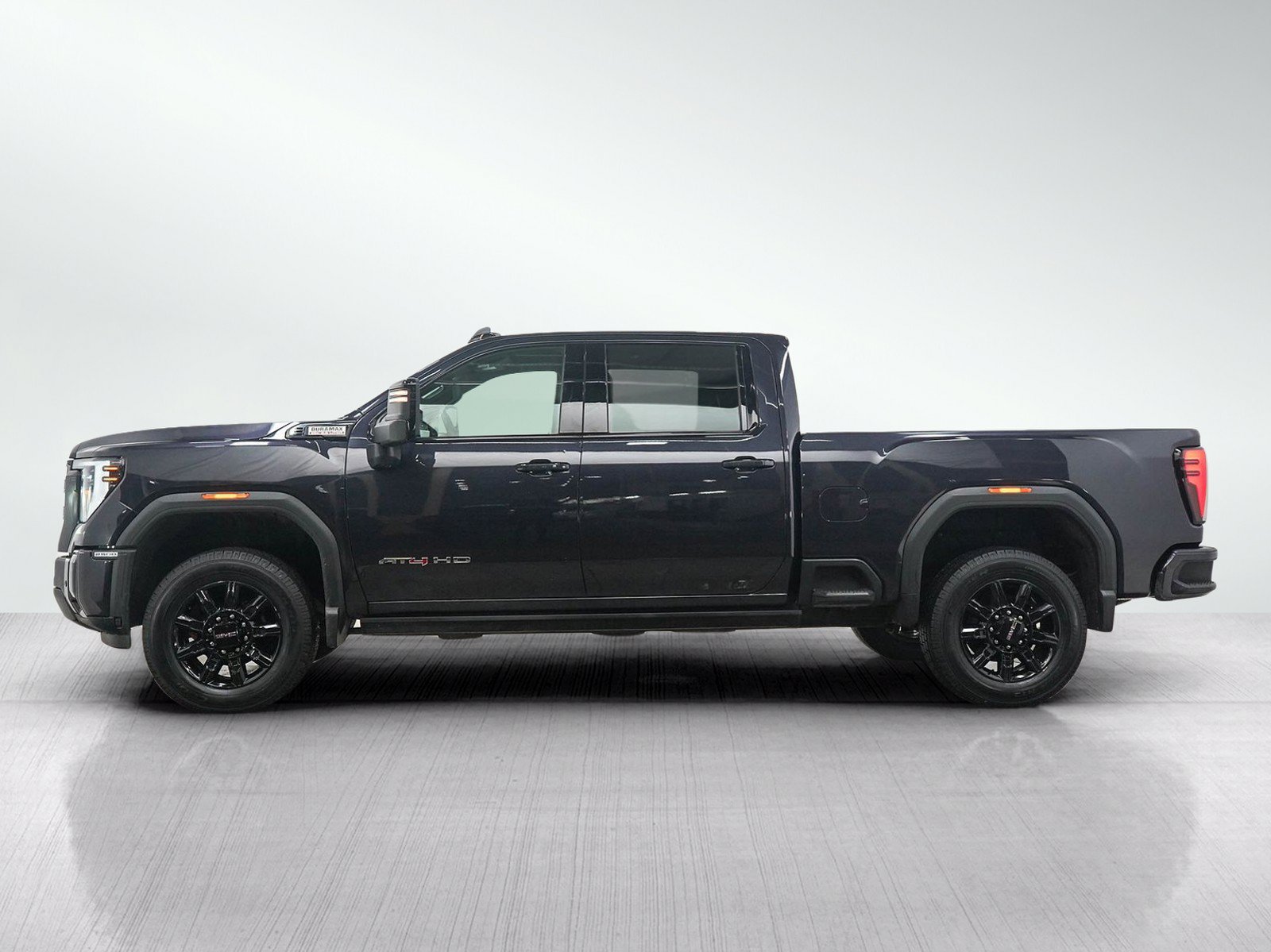 Used 2024 GMC Sierra 2500 AT4 w/ AT4 Premium Plus Package AWD/4WD image 2