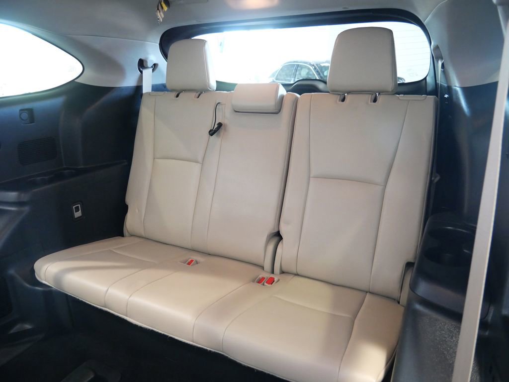 Used 2021 Toyota Highlander XLE AWD/4WD image 26